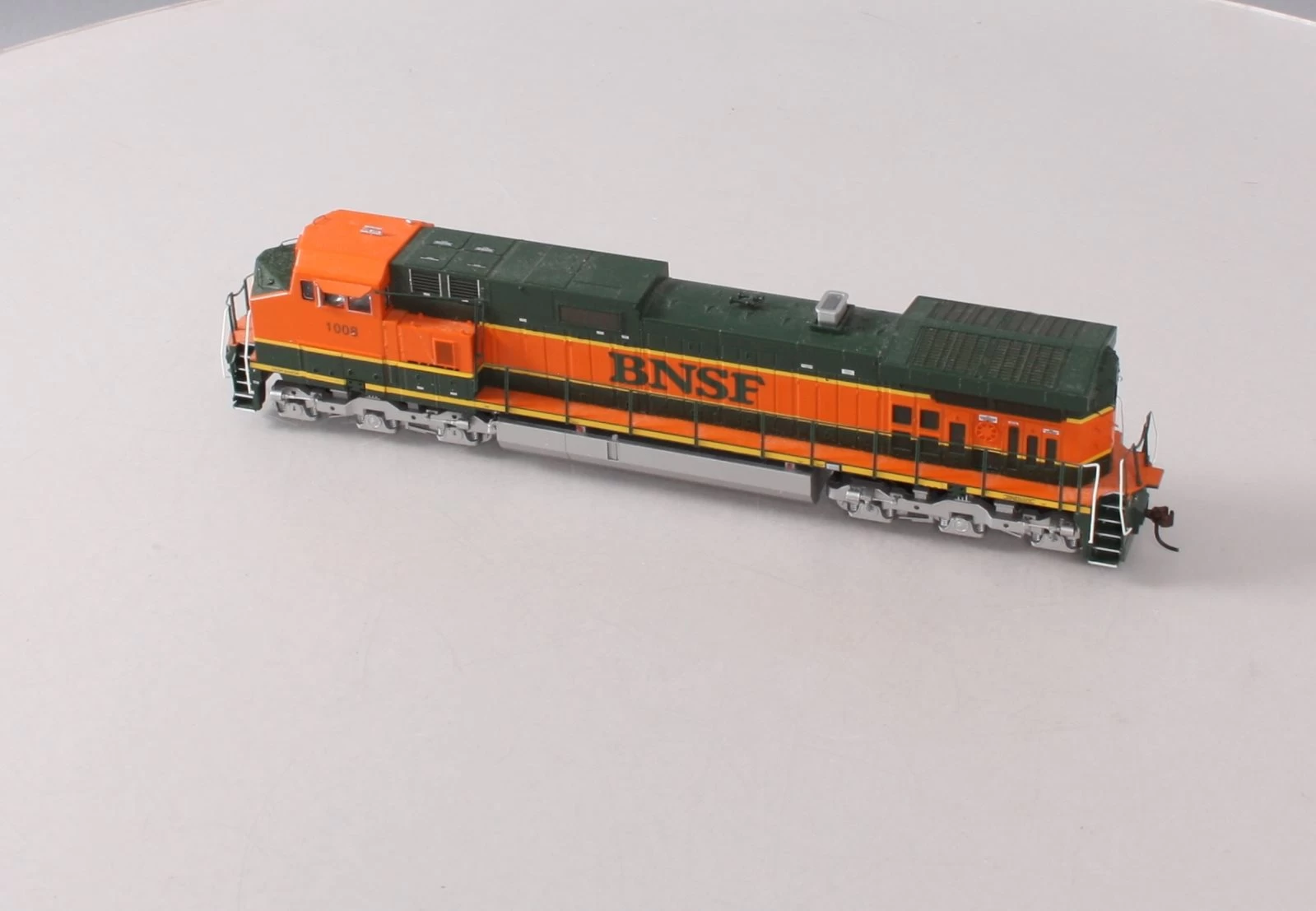 Athearn 77934 HO BNSF GE Dash 9-44CW Diesel Locomotive #1008 4 Athearn 77934 HO BNSF GE Dash 9-44CW Diesel Locomotive #1008 - Image 2