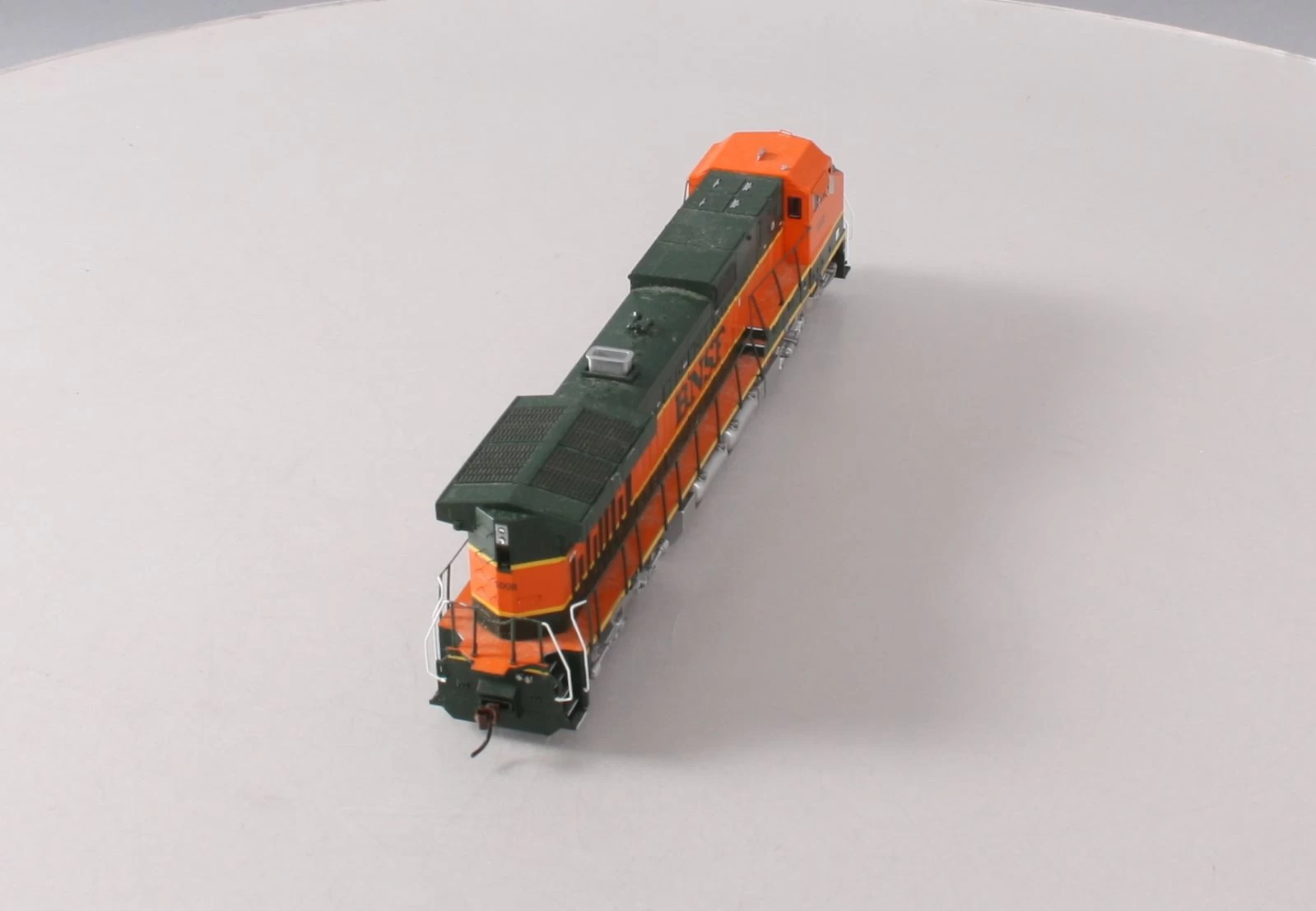 Athearn 77934 HO BNSF GE Dash 9-44CW Diesel Locomotive #1008 6 Athearn 77934 HO BNSF GE Dash 9-44CW Diesel Locomotive #1008 - Image 4