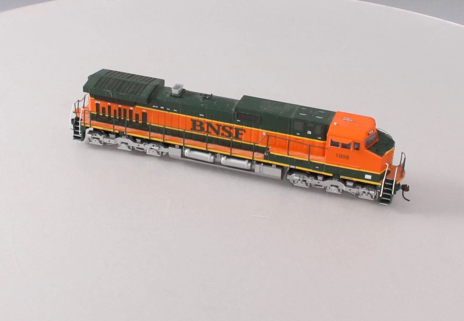 Athearn 77934 HO BNSF GE Dash 9-44CW Diesel Locomotive #1008 8 Athearn 77934 HO BNSF GE Dash 9-44CW Diesel Locomotive #1008 - Image 6