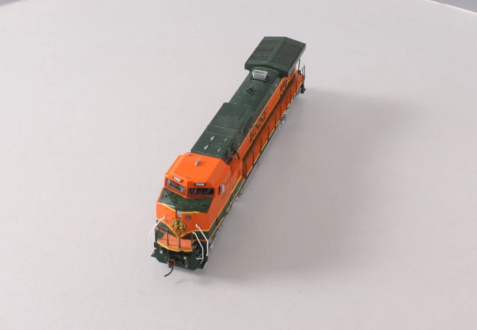 Athearn 77934 HO BNSF GE Dash 9-44CW Diesel Locomotive #1008 10 Athearn 77934 HO BNSF GE Dash 9-44CW Diesel Locomotive #1008 - Image 8