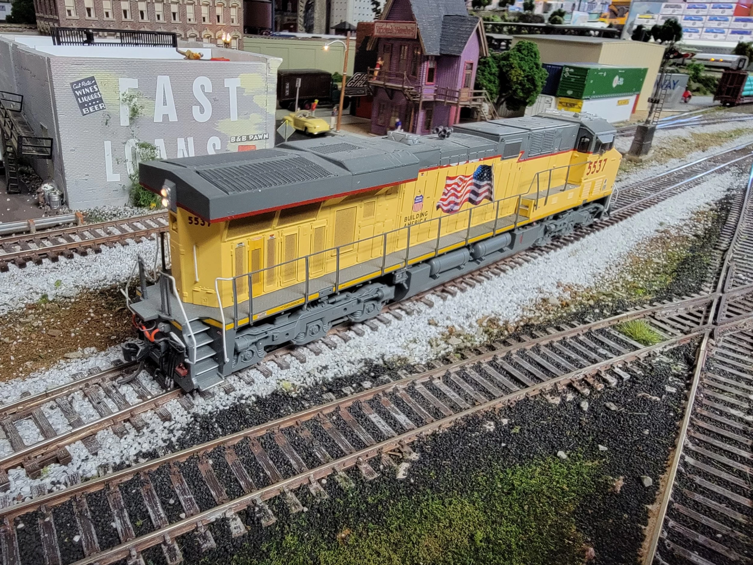 Athearn Genesis G83088 HO Scale GE ES44AC Diesel Union Pacific UP 5537 With DCC - Like New USED 4 Athearn Genesis G83088 HO Scale GE ES44AC Diesel Union Pacific UP 5537 With DCC - Like New USED - Image 2
