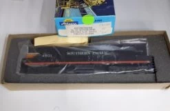 Athearn HO Southern Pacific Powered Diesel Locomotive Engine #4801