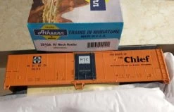 Athearn 2910A HO Santa Fe 50' Mechanical Reefer SFRD # 3151 Kit