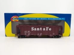 Athearn 89016 HO Santa Fe RTR PS-2 2893 Covered Hopper, SF #300284
