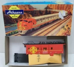 Athearn 1286 HO Santa Fe 37' Bay Window Caboose Kit