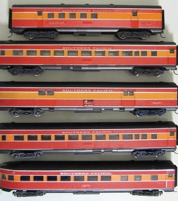 Athearn HO Scale Heavyweight Passenger 5 Car Set Southern Pacific SP Daylight - USED 3 Athearn HO Scale Heavyweight Passenger 5 Car Set Southern Pacific SP Daylight - USED